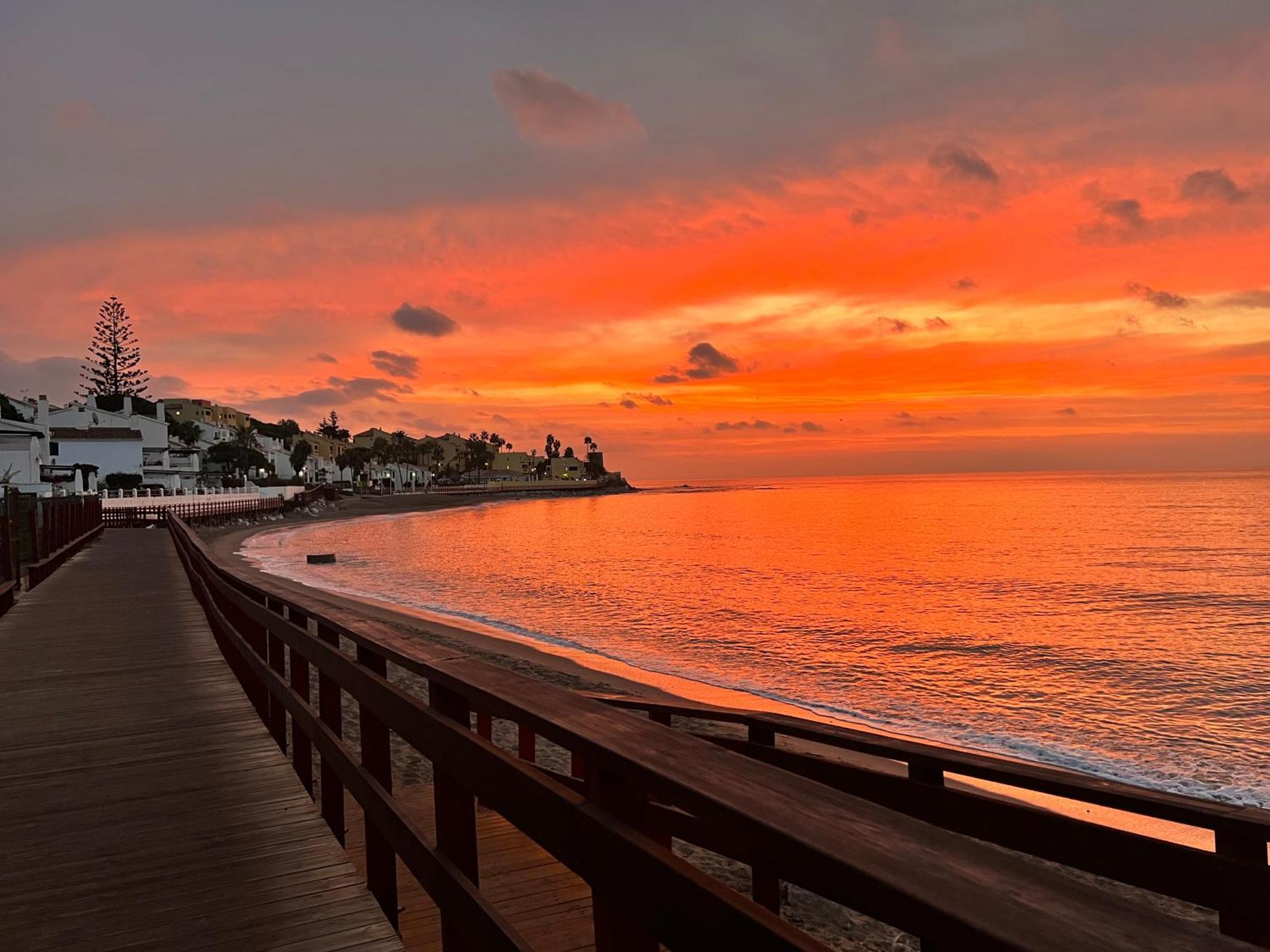 Marbella Beachfront - Beachside Apartment With Stunning Sea Views Экстерьер фото